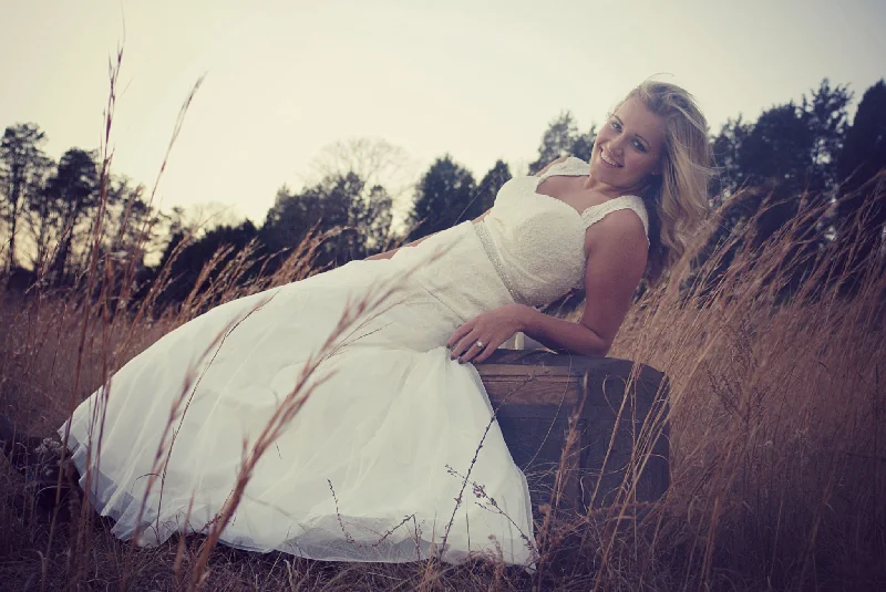 Special Price David's Bridal Cap-Sleeve Slim Gown with Keyhole Back Style VW976
