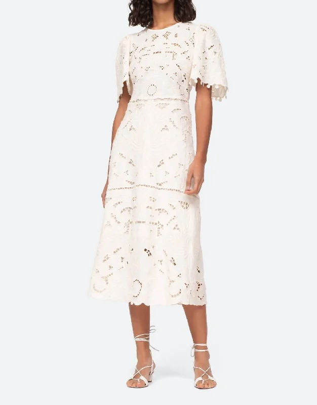 YEAR-End Sale chic shift dressBlaire Dress In White