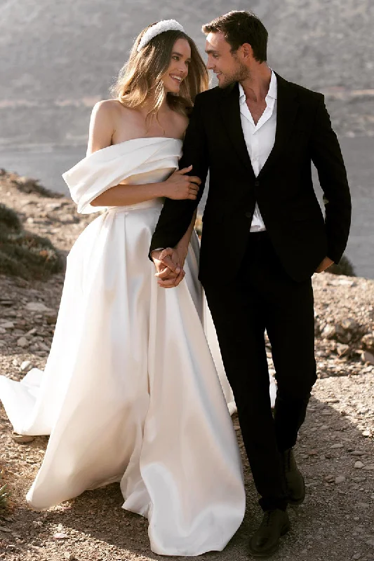Get It Before It’s Gone formal dressStrapless Pleats Satin Simple Wedding Dress QW2607